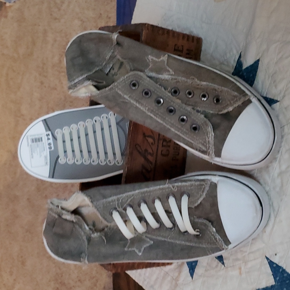 Distressed tennis shoes size 8